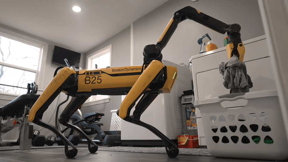 Boston Dynamics y Google DeepMind Teach Spot a Razón