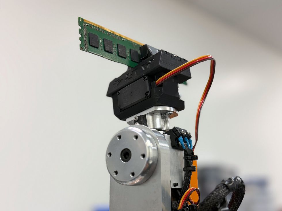Robots Could Turn E-Waste Into a Source of Legacy Chips robótica brasil - Robots Could Turn E-Waste Into a Source of Legacy Chips